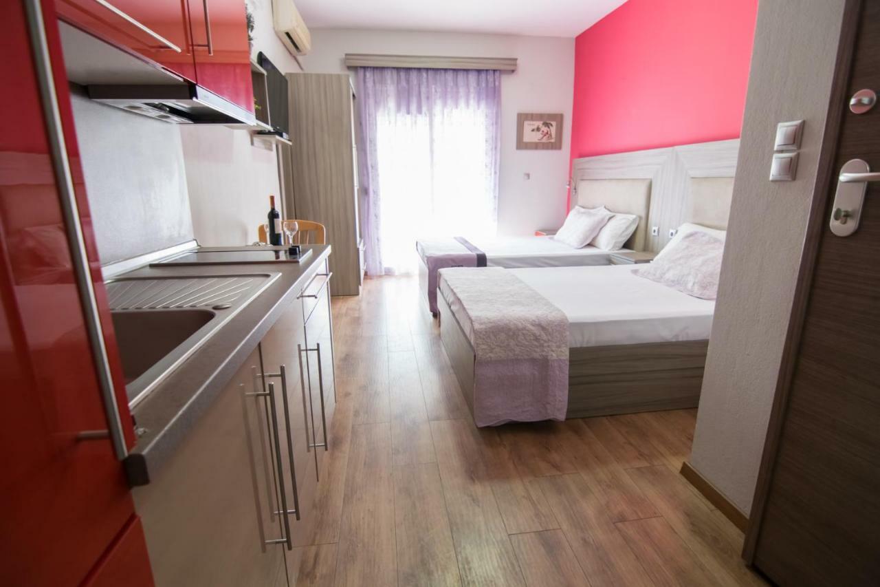 Avra Comfort Rooms - Family Nea Poteidaia Exterior photo